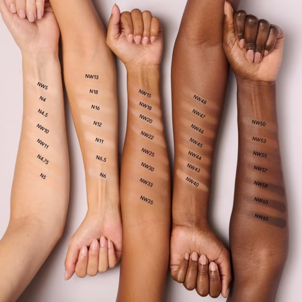 MAC New Studio Fix Powder Plus Foundation Shade NC 20